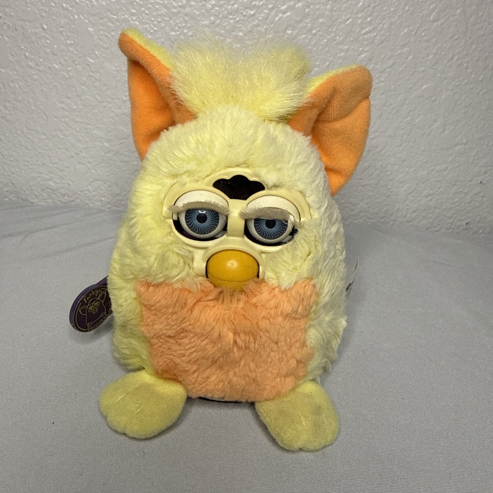 Vintage 1999 Tiger Electronics Furby Original Sunrise Yellow Orange 70-940 Works